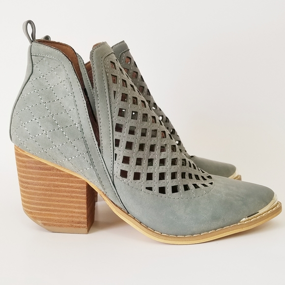MI.IM Vera Lost Valley Cutout Slip On Ankle Bootie - Picture 3 of 11